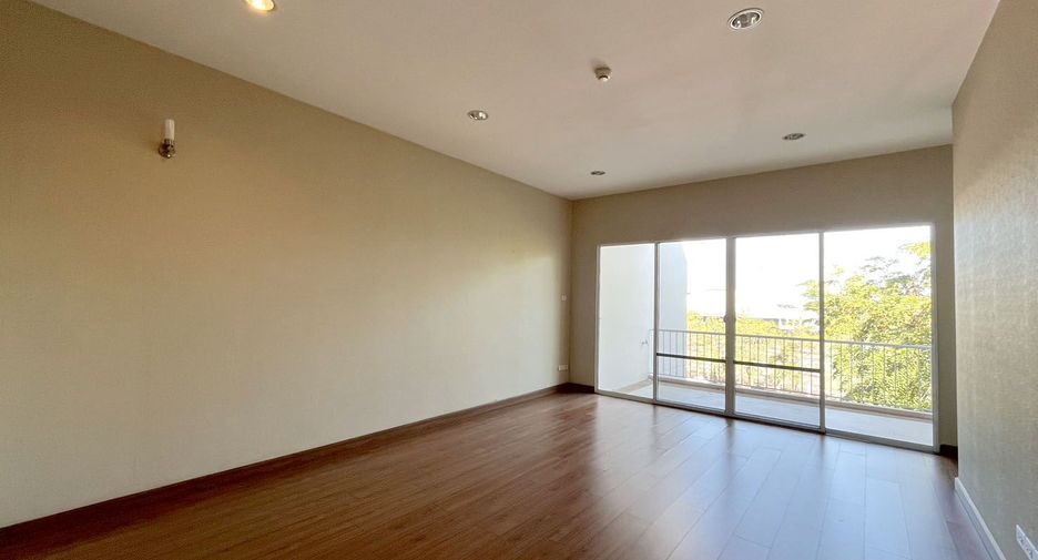 For sale 3 bedrooms condo in Mueang Chiang Mai, Chiang Mai