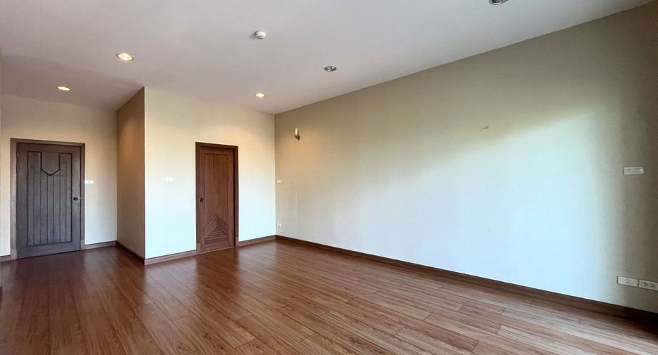For sale 3 bedrooms condo in Mueang Chiang Mai, Chiang Mai