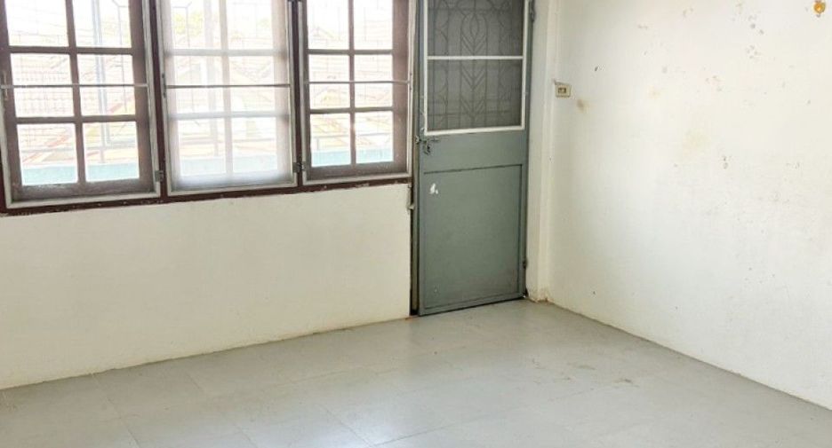 À vendre 3 chambres maison de ville à Mueang Rayong, Rayong