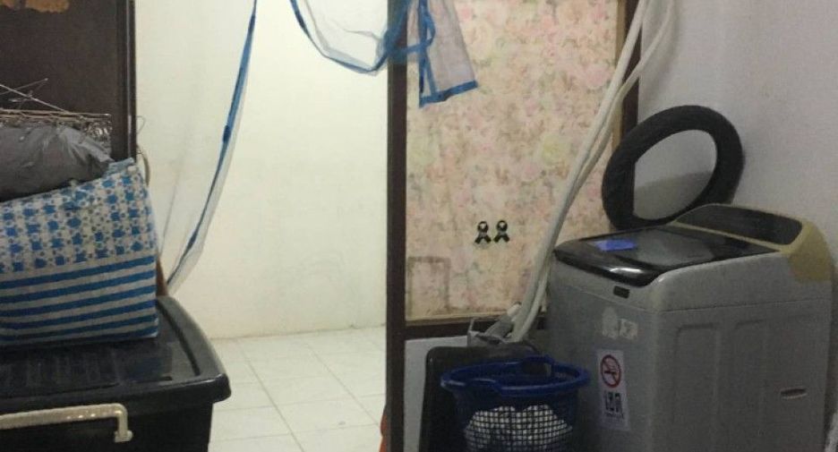 For sale 1 bed townhouse in Mueang Samut Prakan, Samut Prakan