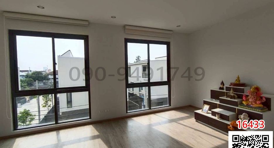 For rent 3 bedrooms townhouse in Prawet, Bangkok