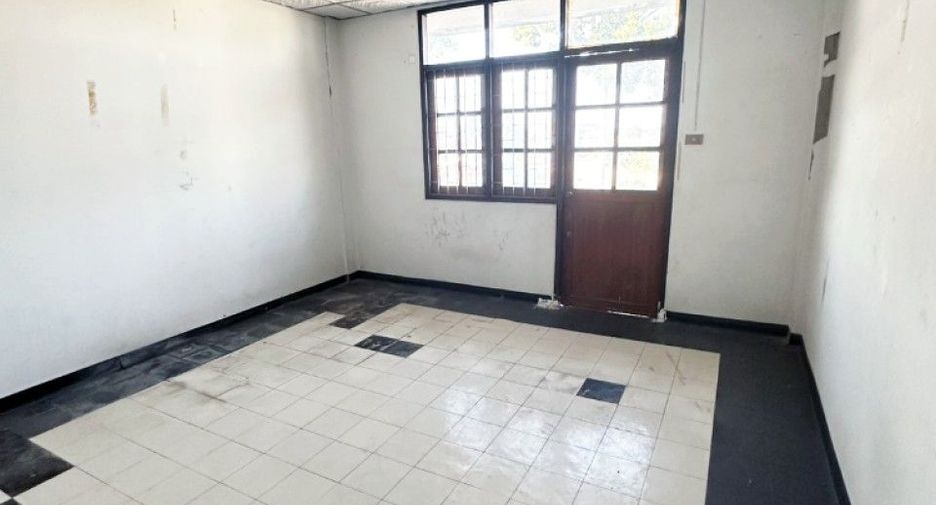 For sale 3 bedrooms retail Space in Mueang Rayong, Rayong