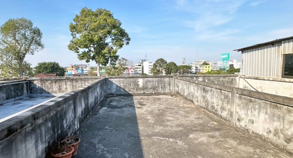 For sale 3 bedrooms retail Space in Mueang Rayong, Rayong