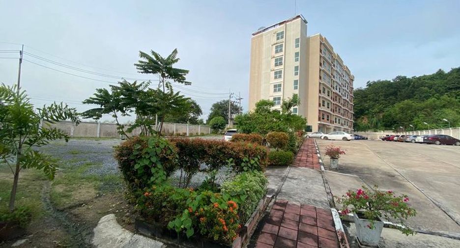 For sale 82 bedrooms apartment in Si Racha, Chonburi