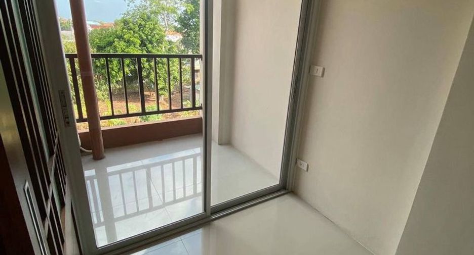 For sale 82 bedrooms apartment in Si Racha, Chonburi