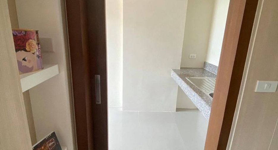 For sale 82 bedrooms apartment in Si Racha, Chonburi
