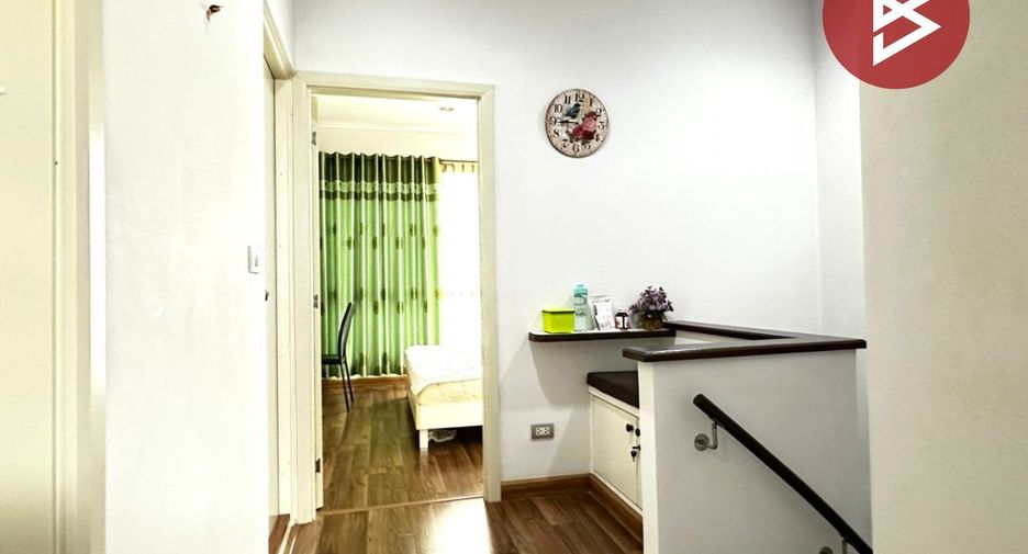 Casa adosada en venta de 3 habitaciones en Thung Khru, Bangkok