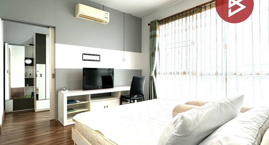 Casa adosada en venta de 3 habitaciones en Thung Khru, Bangkok