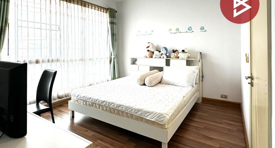 Casa adosada en venta de 3 habitaciones en Thung Khru, Bangkok