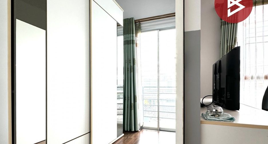 Casa adosada en venta de 3 habitaciones en Thung Khru, Bangkok