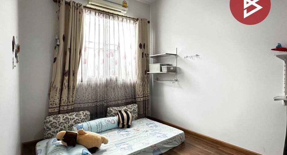 Casa adosada en venta de 3 habitaciones en Thung Khru, Bangkok