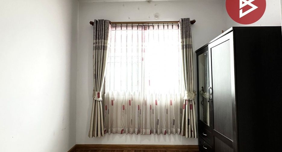 Casa adosada en venta de 3 habitaciones en Thung Khru, Bangkok