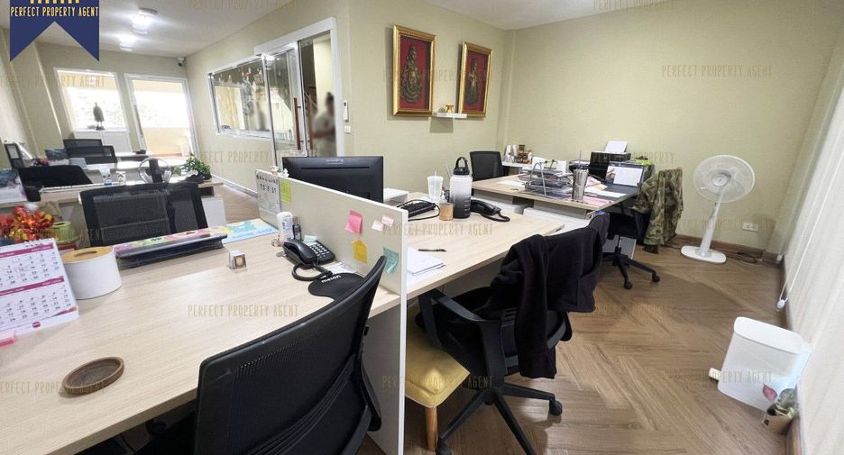 Gewerbefläche zum Kauf mit 6 Zimmer in Prawet, Bangkok