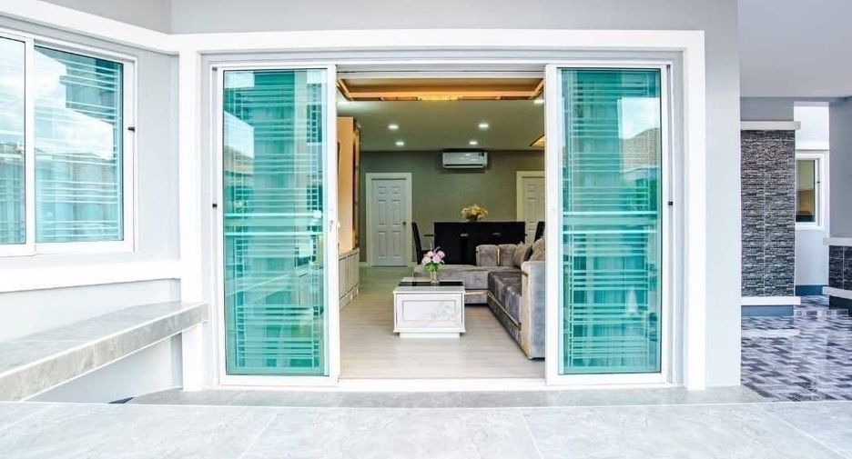 For rent 4 bedrooms villa in Bang Lamung, Chonburi