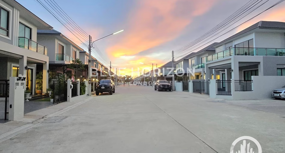 For sale 4 bedrooms house in Bang Lamung, Chonburi