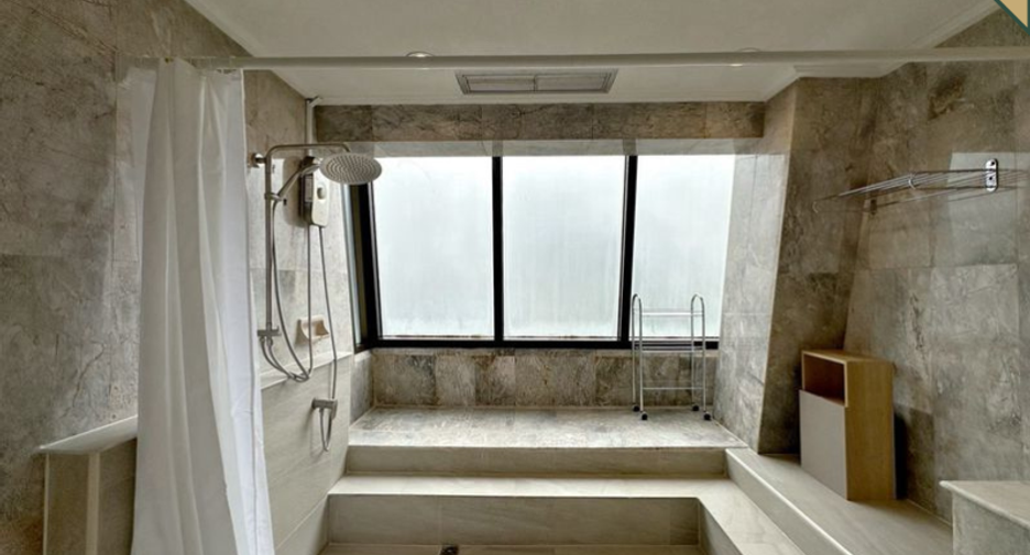 À vendre 3 chambres condo à Khlong Toei, Bangkok