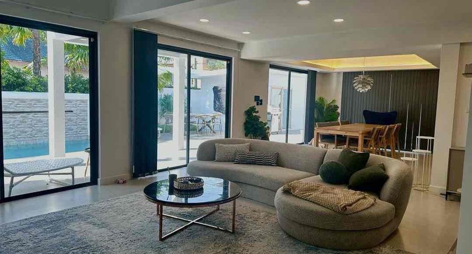For rent and for sale 3 bedrooms villa in Bang Lamung, Chonburi