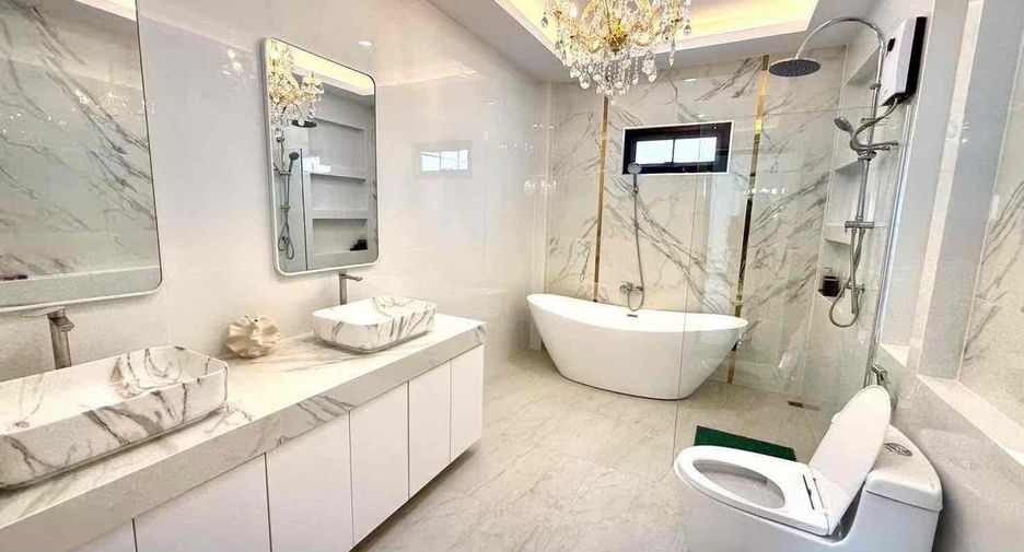 For rent 4 bedrooms villa in Bang Lamung, Chonburi
