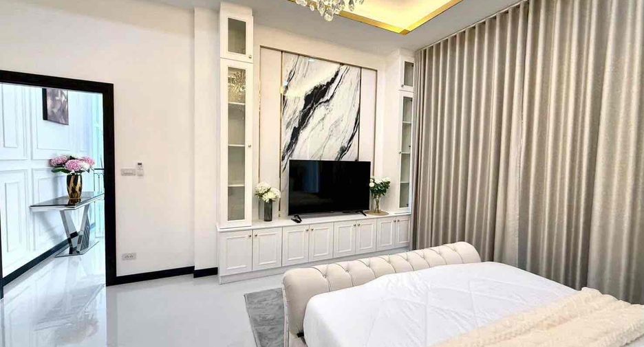For rent 4 bedrooms villa in Bang Lamung, Chonburi