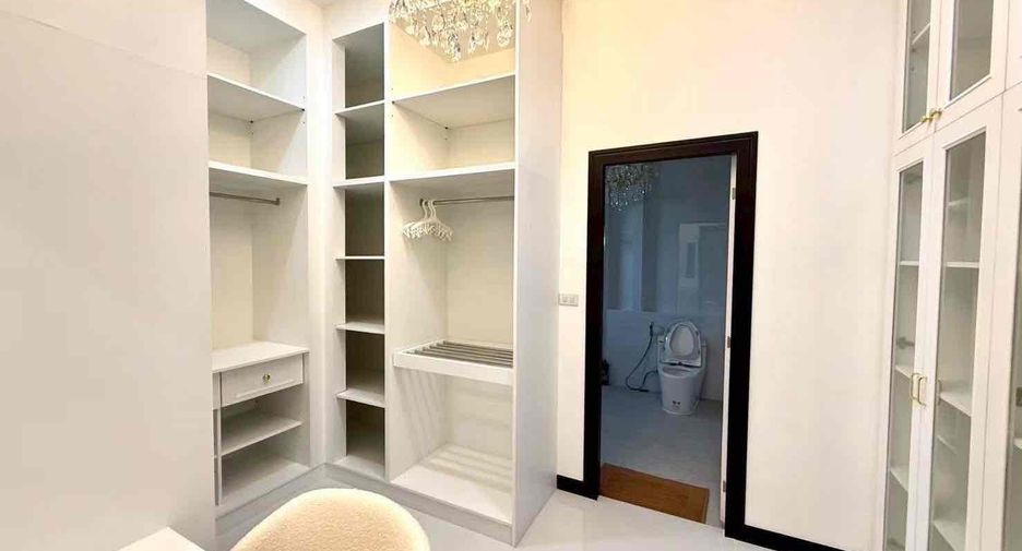 For rent 4 bedrooms villa in Bang Lamung, Chonburi