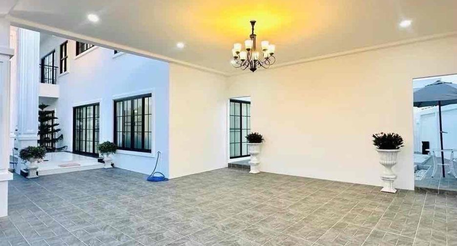 For rent 4 bedrooms villa in Bang Lamung, Chonburi