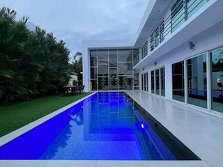 Villa zur Miete und zum Kauf mit 5 Zimmer in Bang Lamung, Chonburi