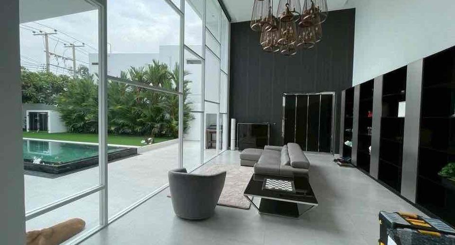 For rent and for sale 5 bedrooms villa in Bang Lamung, Chonburi