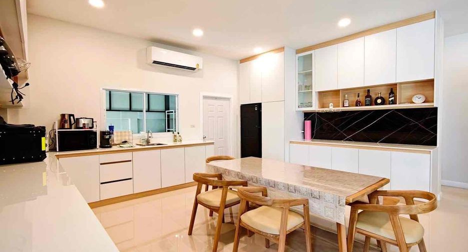 For rent 3 bedrooms villa in Bang Lamung, Chonburi