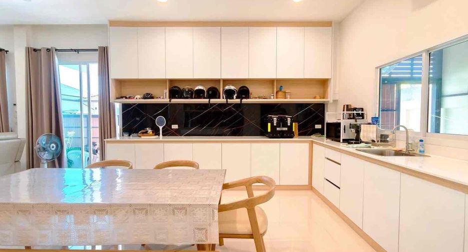 For rent 3 bedrooms villa in Bang Lamung, Chonburi
