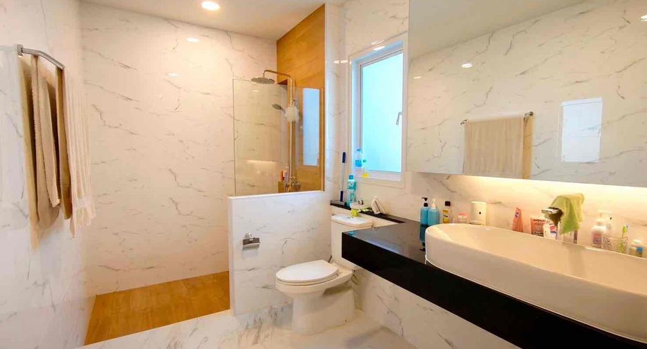 For rent 3 bedrooms villa in Bang Lamung, Chonburi