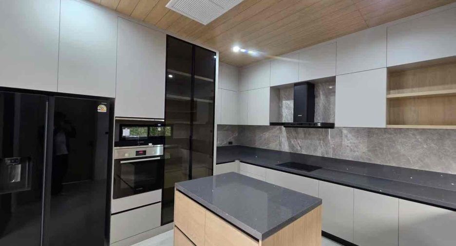 For rent 5 bedrooms villa in Bang Lamung, Chonburi