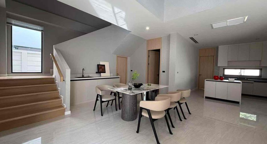 For rent 4 bedrooms villa in Bang Lamung, Chonburi
