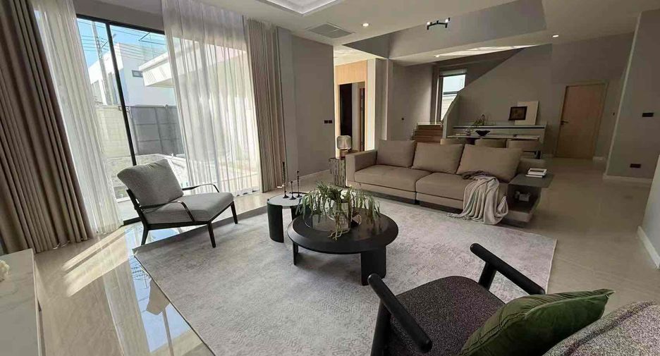 For rent 4 bedrooms villa in Bang Lamung, Chonburi