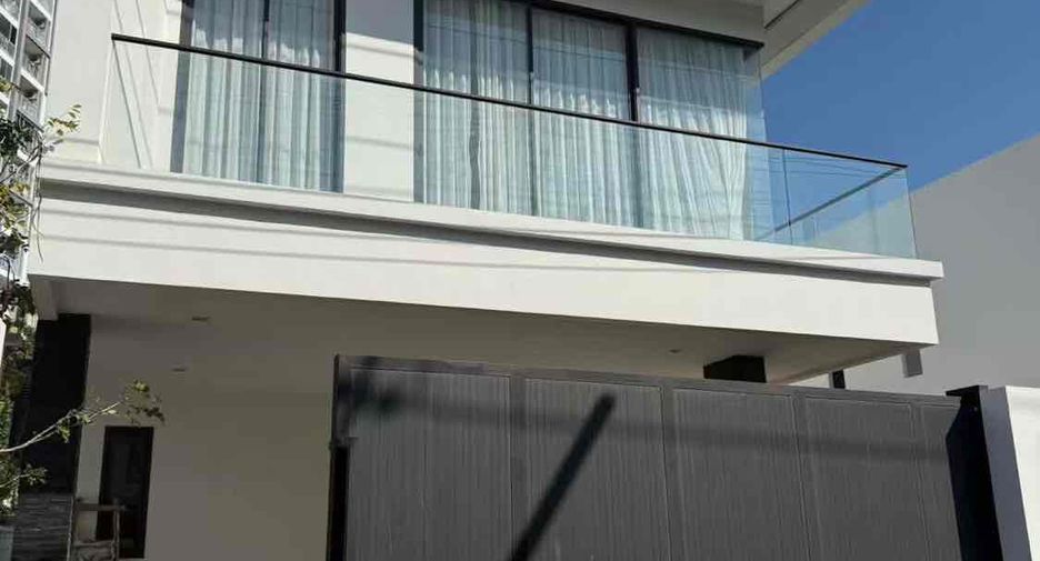 For rent 4 bedrooms villa in Bang Lamung, Chonburi