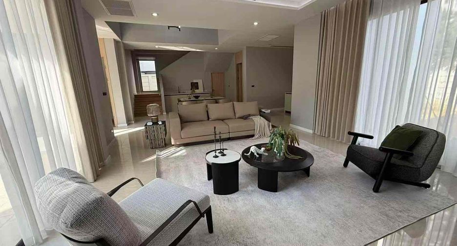 For rent 4 bedrooms villa in Bang Lamung, Chonburi
