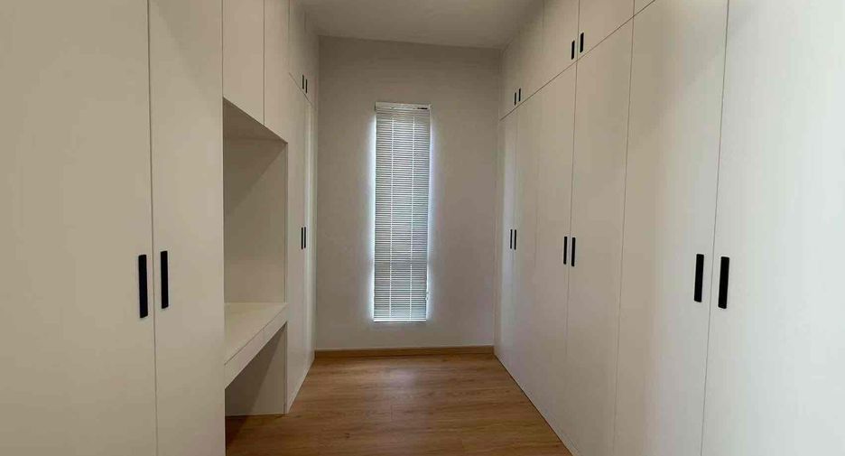 For rent 4 bedrooms villa in Bang Lamung, Chonburi