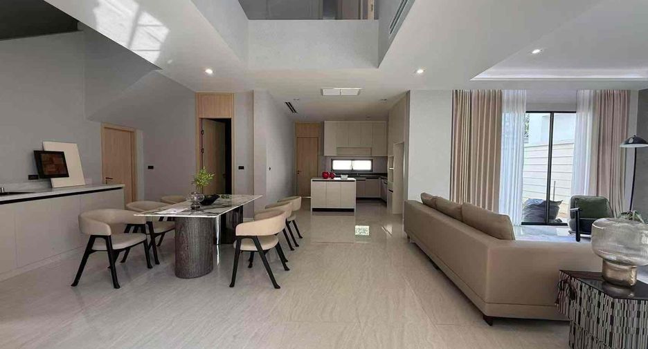 For rent 4 bedrooms villa in Bang Lamung, Chonburi