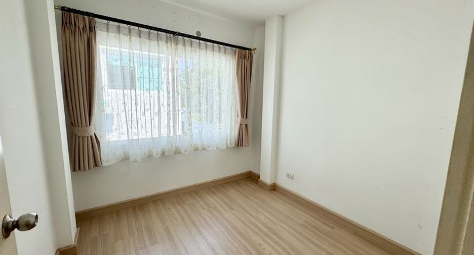 For rent 3 bedrooms house in Si Racha, Chonburi