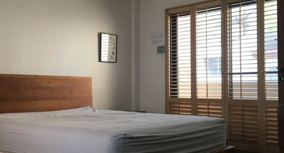 For rent 4 bedrooms townhouse in Watthana, Bangkok