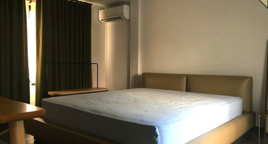 For rent 4 bedrooms townhouse in Watthana, Bangkok