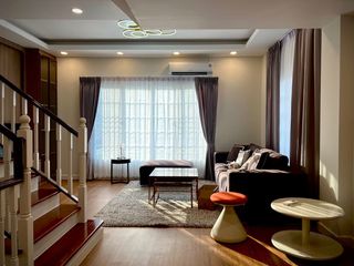 Casa adosada en alquiler de 4 habitaciones en Bang Na, Bangkok
