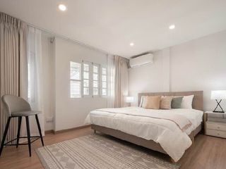 Casa adosada en alquiler de 4 habitaciones en Bang Na, Bangkok