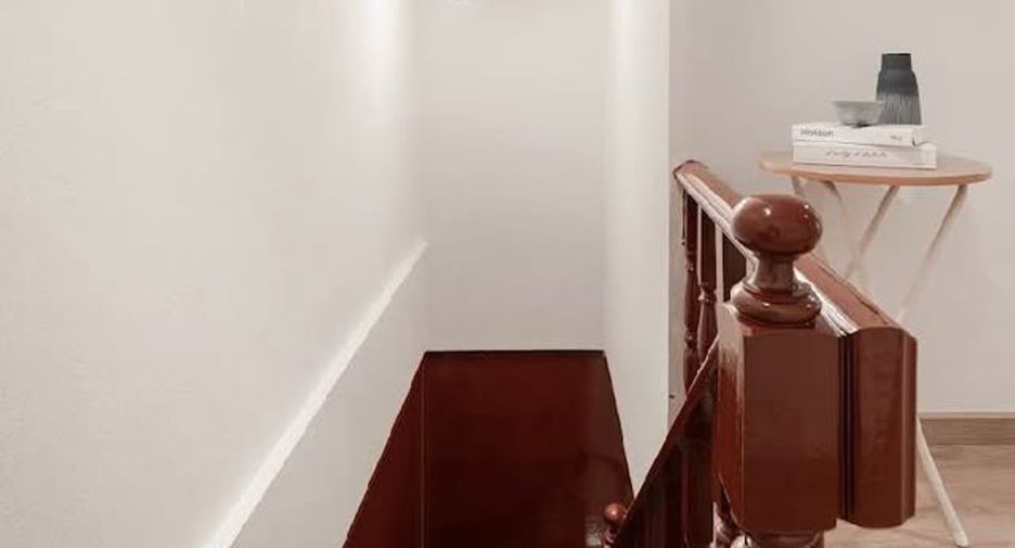 Casa adosada en alquiler de 4 habitaciones en Bang Na, Bangkok