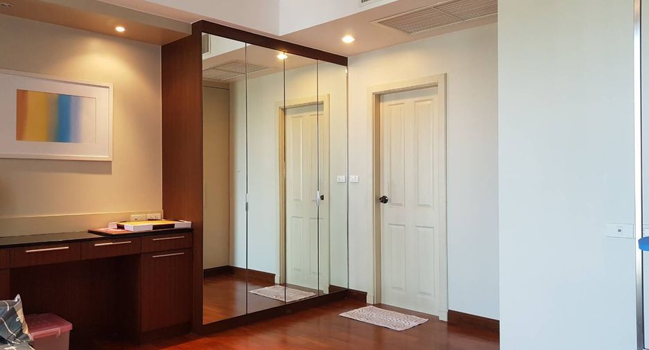 For sale 2 bedrooms condo in Sathon, Bangkok