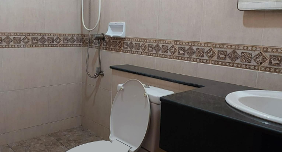 For rent 4 bedrooms townhouse in Yan Nawa, Bangkok