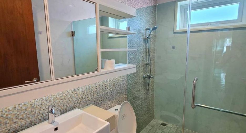 Haus zur Miete und zum Kauf mit 6 Zimmer in Suan Luang, Bangkok