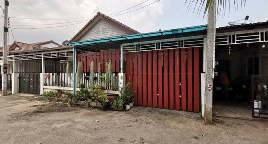出售 1 卧室 联排别墅 在 Ban Khai, Rayong