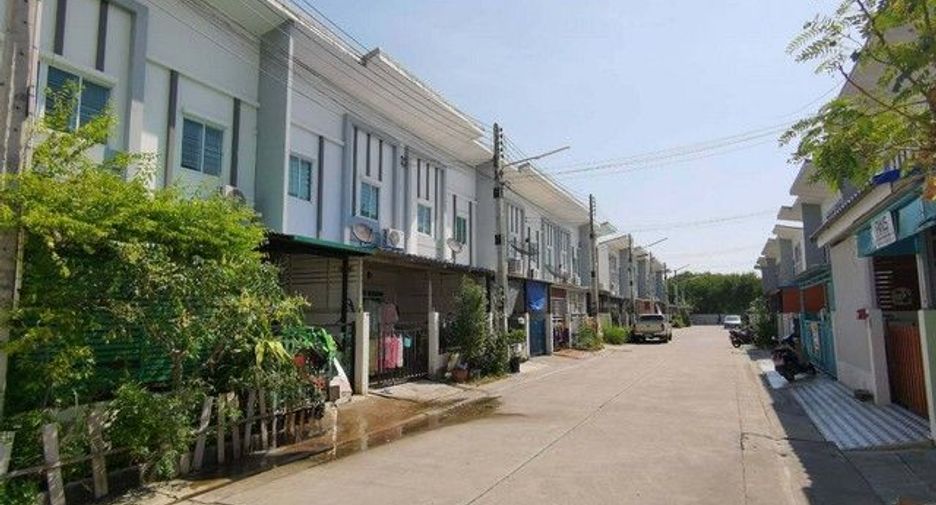 出售 1 卧室 联排别墅 在 Ban Khai, Rayong