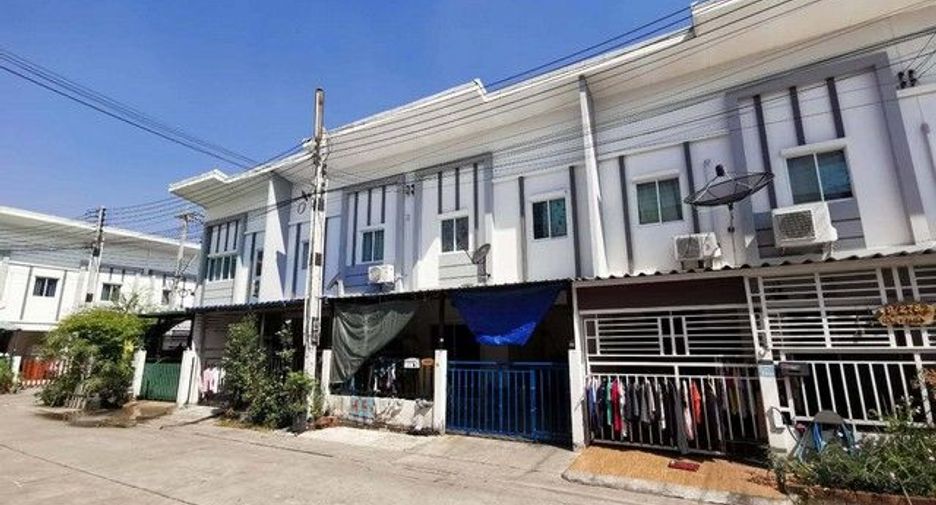出售 1 卧室 联排别墅 在 Ban Khai, Rayong