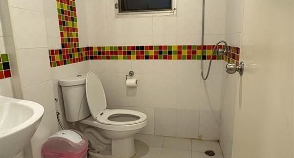 For sale 5 bedrooms townhouse in Bang Kapi, Bangkok